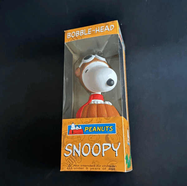 Peanuts SNOOPY Great Pumpkin PVC bobble-head Funko Wacky Wobbler
