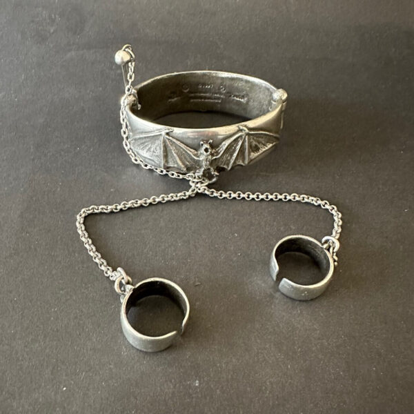 DIPHYLLA shackle-bracelet with rings pewter ALCHEMY GOTHIC