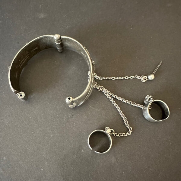 DIPHYLLA shackle-bracelet with rings pewter ALCHEMY GOTHIC - Image 2